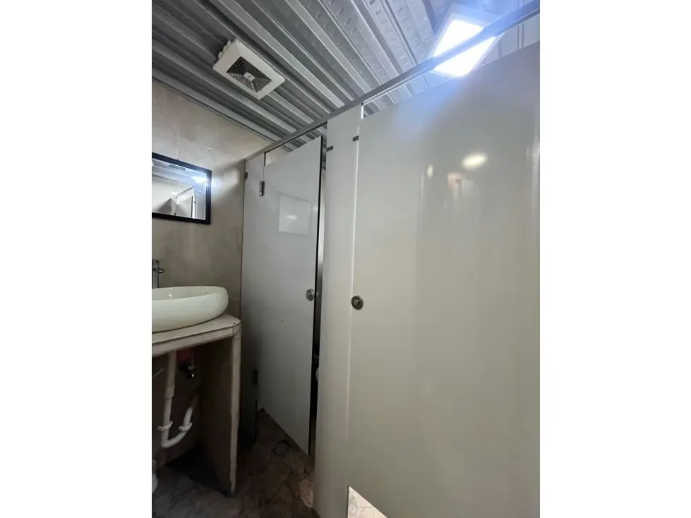 Local comercial en venta con fondo de comercio. Clnas de bello monte - 13