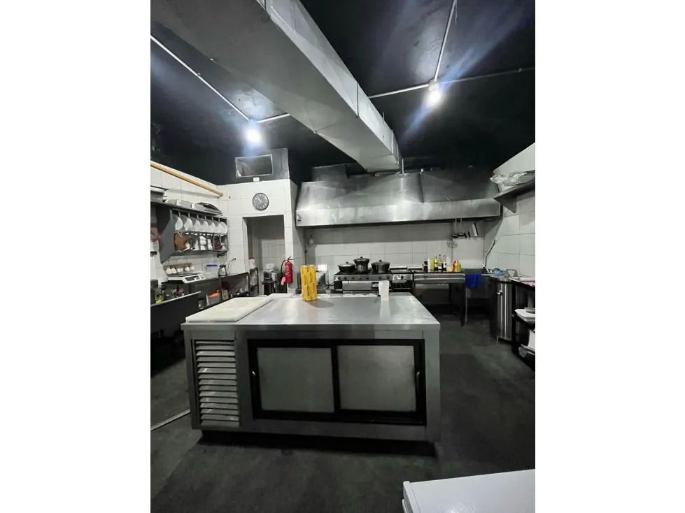 Local comercial en venta con fondo de comercio. Clnas de bello monte - 9