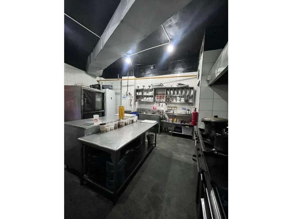 Local comercial en venta con fondo de comercio. Clnas de bello monte - 10