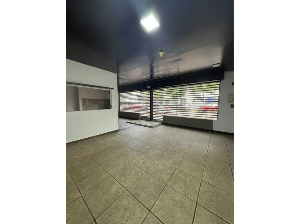 Local en alquiler 120m², Av. San Ignacio de Loyola - 2