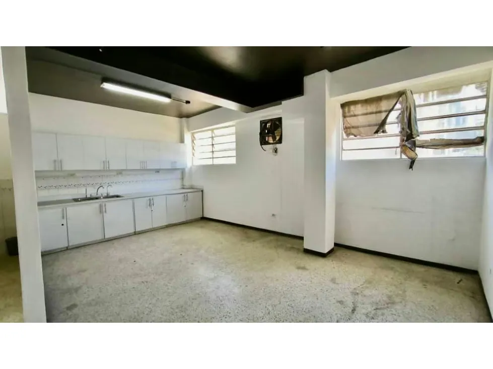Alquilo local comercial 742m2 Chacaito 9990 - 12