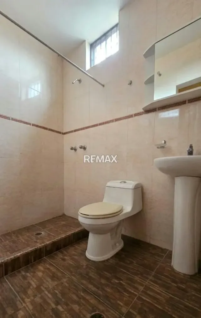 Propiedad de Inversión Residencial y Comercial Ubicación: Barrio San Carlos, - 13