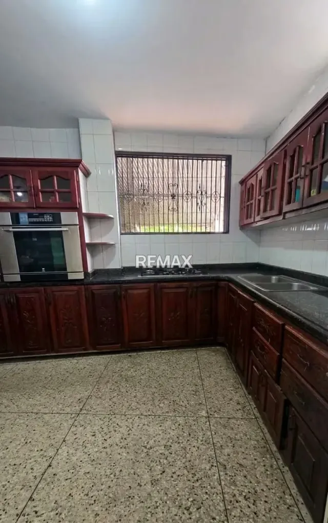 Propiedad de Inversión Residencial y Comercial Ubicación: Barrio San Carlos, - 16