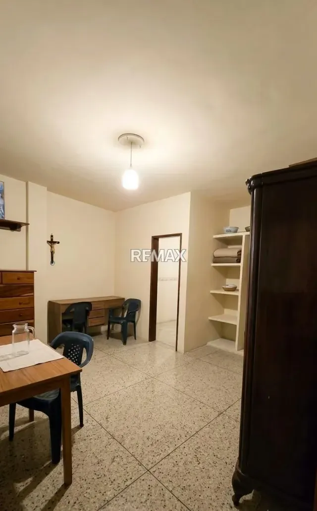 Propiedad de Inversión Residencial y Comercial Ubicación: Barrio San Carlos, - 4