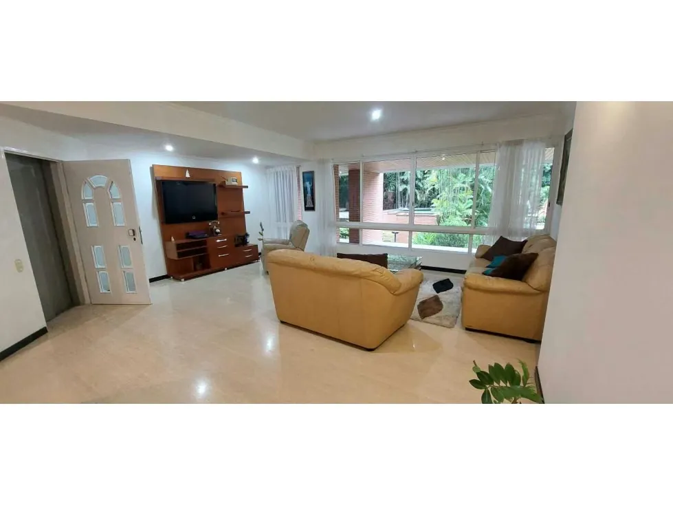 Alquilo apartamento 94m2 Los Chorros 5886