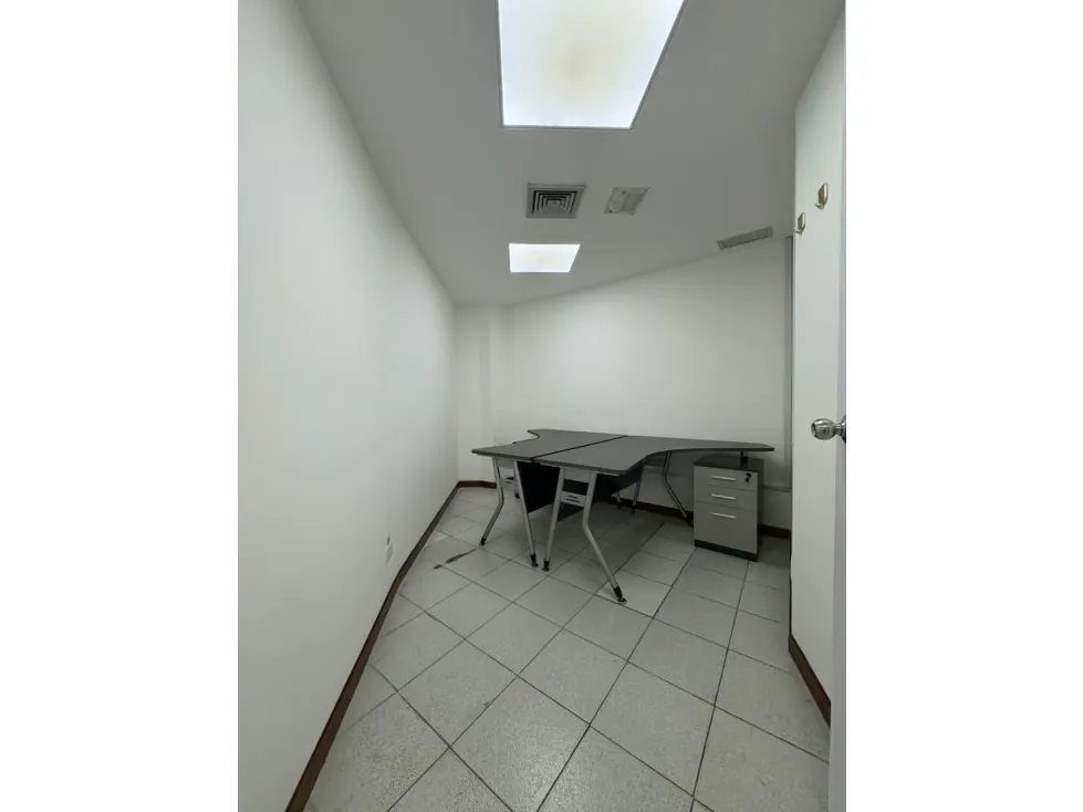 Se alquila oficina 105m² Chuao - 2