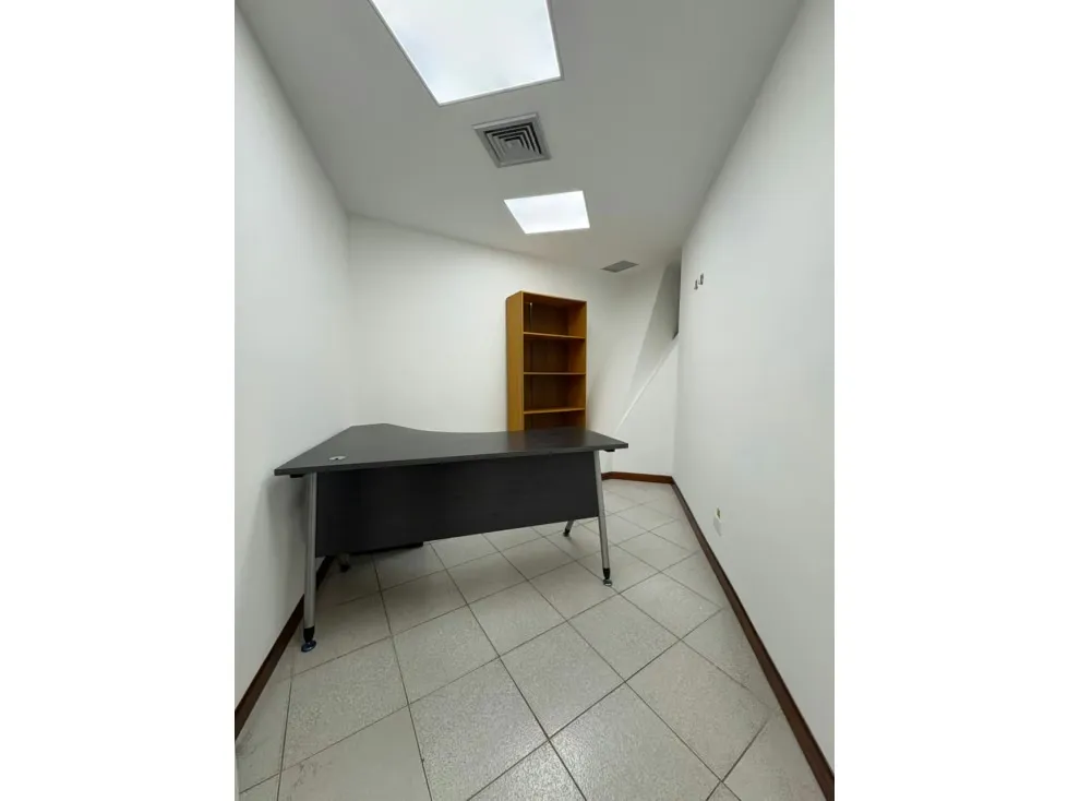 Se alquila oficina 105m² Chuao - 4