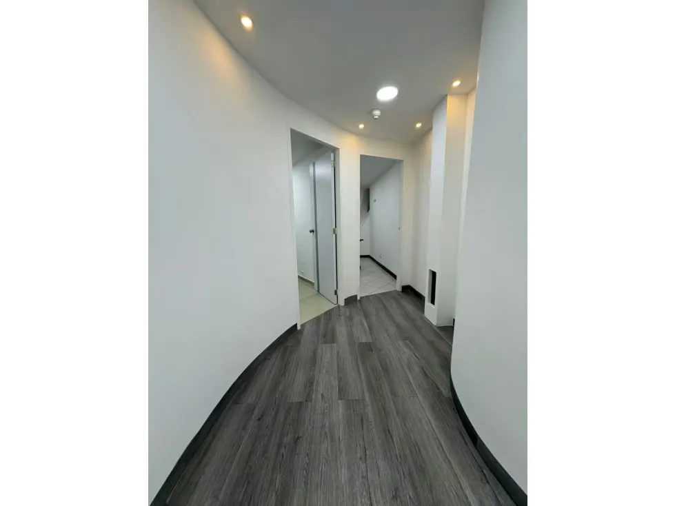 Se alquila oficina 105m² Chuao - 6
