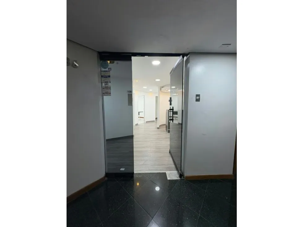 Se alquila oficina 105m² Chuao - 10