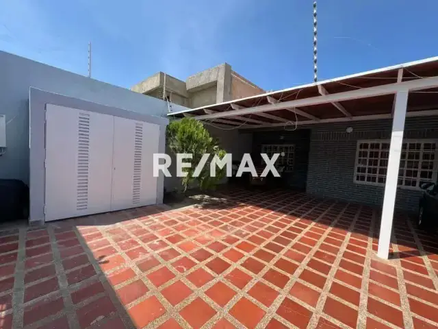 CASA EN ALQUILER