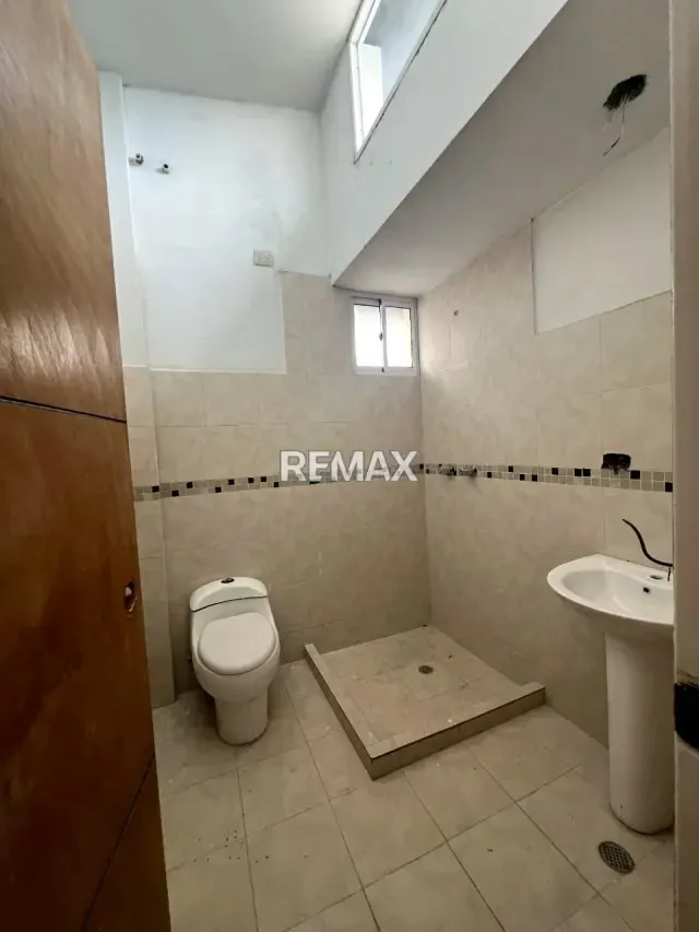 Casa de dos niveles en venta. Urbanización la Araureña . Araure - 12