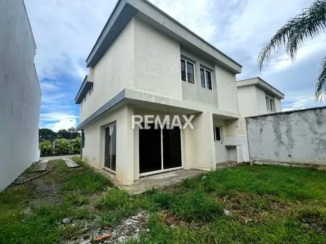 Casa de dos niveles en venta. Urbanización la Araureña . Araure - 3