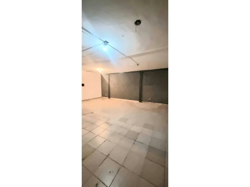 Alquilo local 900m2 El Llanito 2437 - 9
