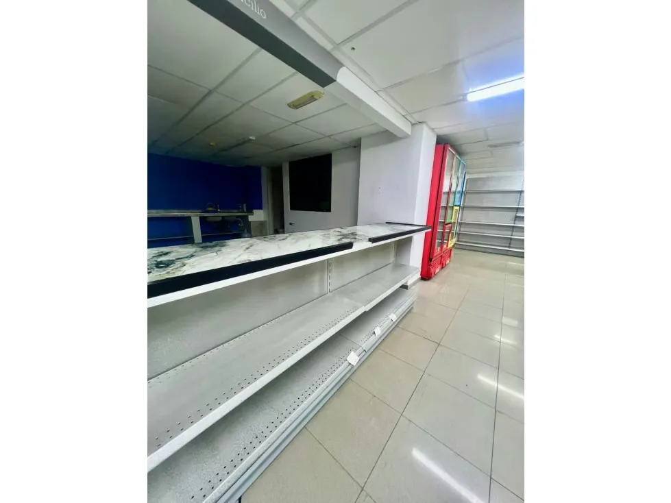 Se alquila local a pie de calle 198m2 Clnas de Bello Monte 7606 - 6