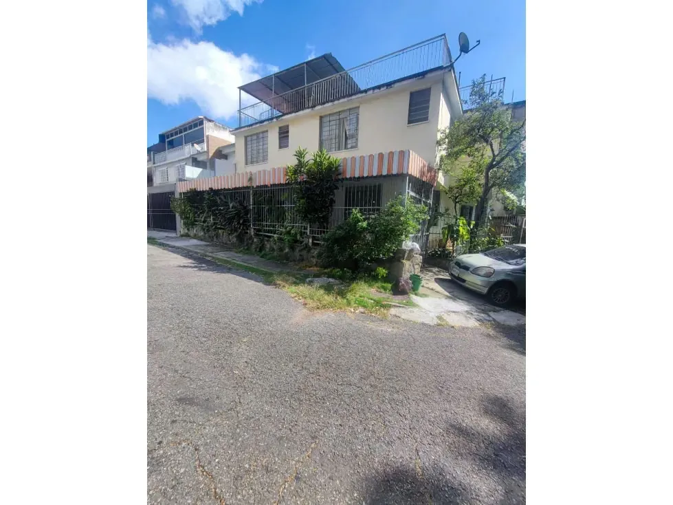 Se vende casa en calle cerrada 320m2 El Marqués 1089