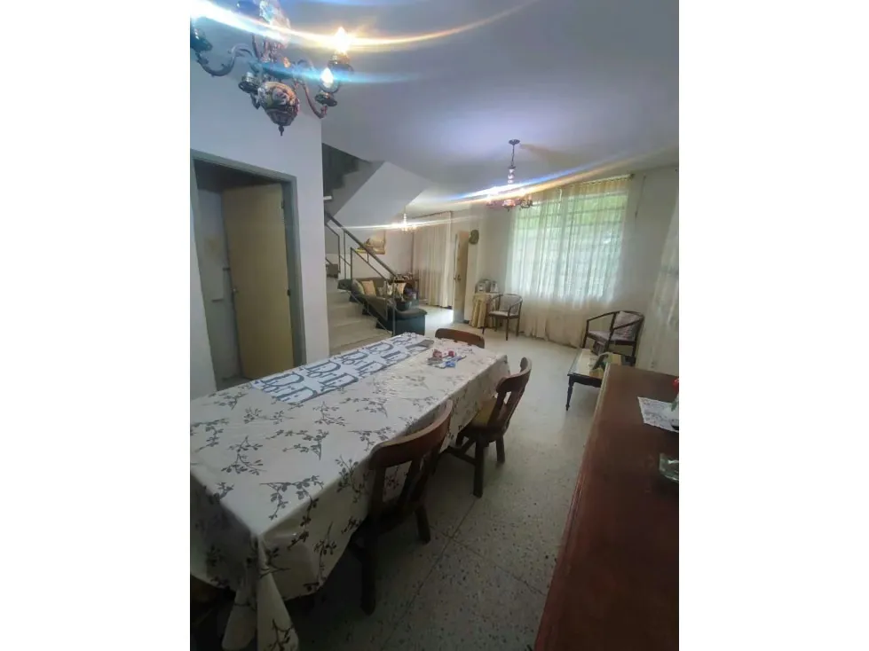 Se vende casa en calle cerrada 320m2 El Marqués 1089 - 19