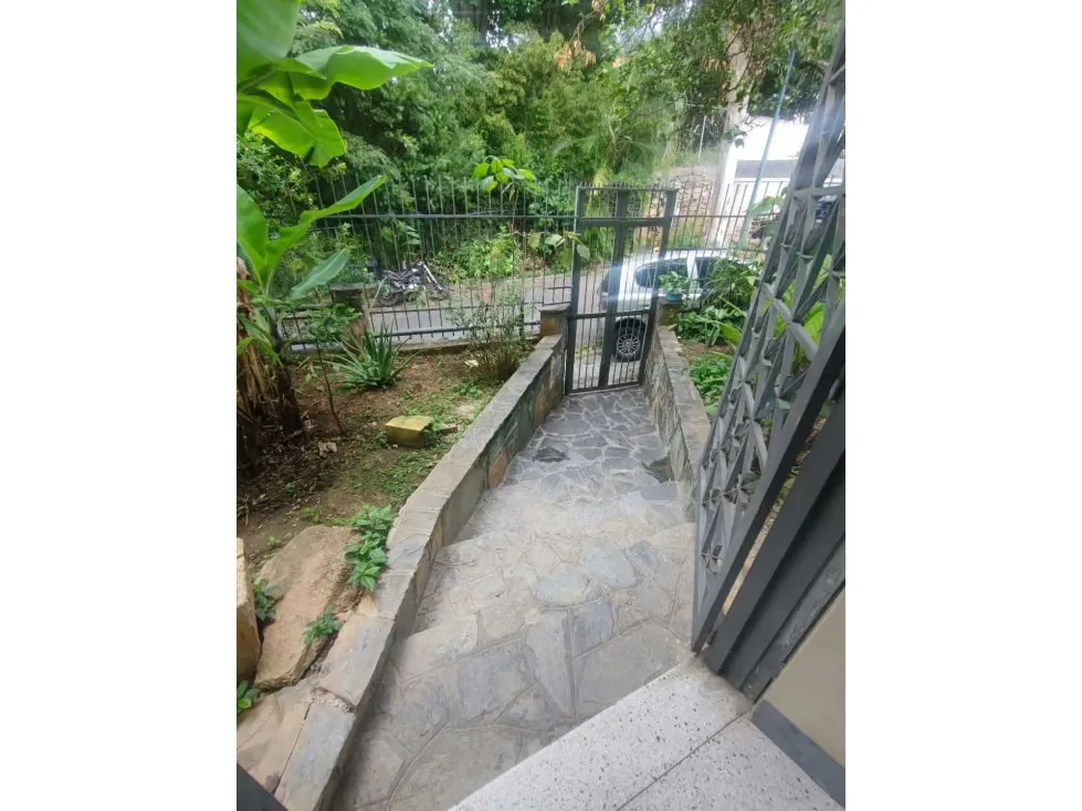 Se vende casa en calle cerrada 320m2 El Marqués 1089 - 20