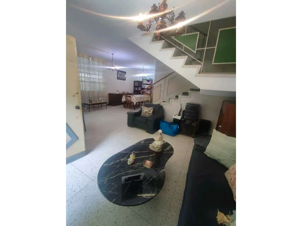 Se vende casa en calle cerrada 320m2 El Marqués 1089 - 21