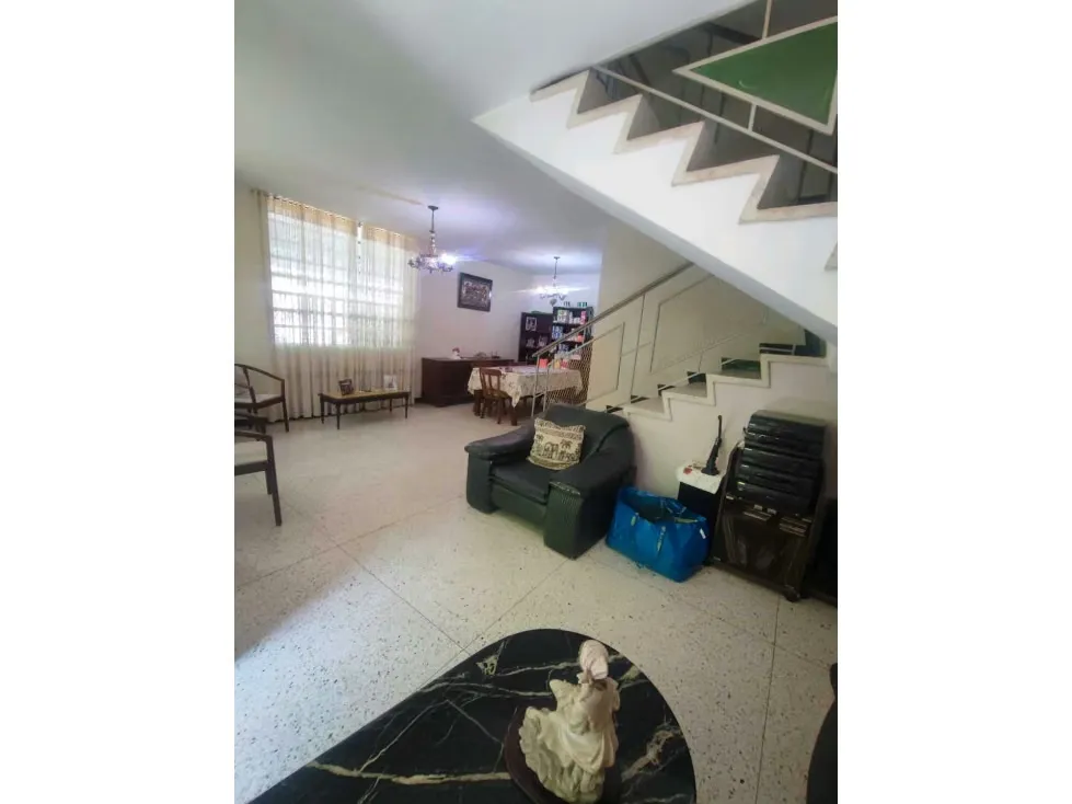 Se vende casa en calle cerrada 320m2 El Marqués 1089 - 3