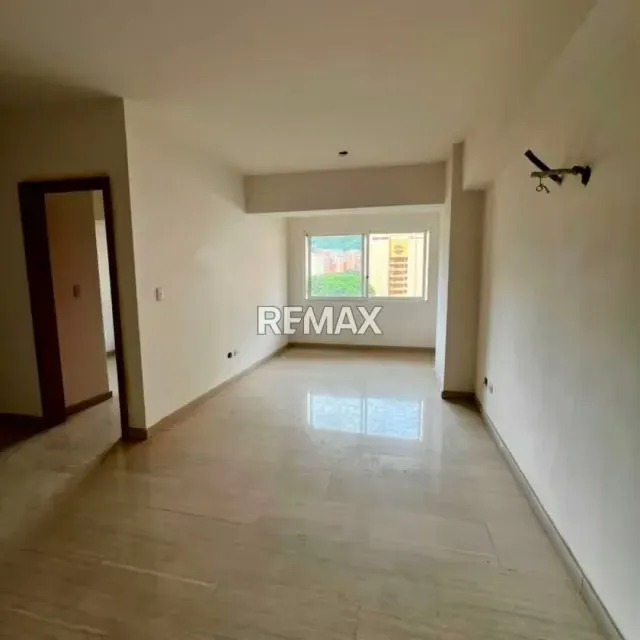 SE VENDE EDIFICIO COMERCIAL CERCA DE LA AVENIDA BOLIVAR - 2
