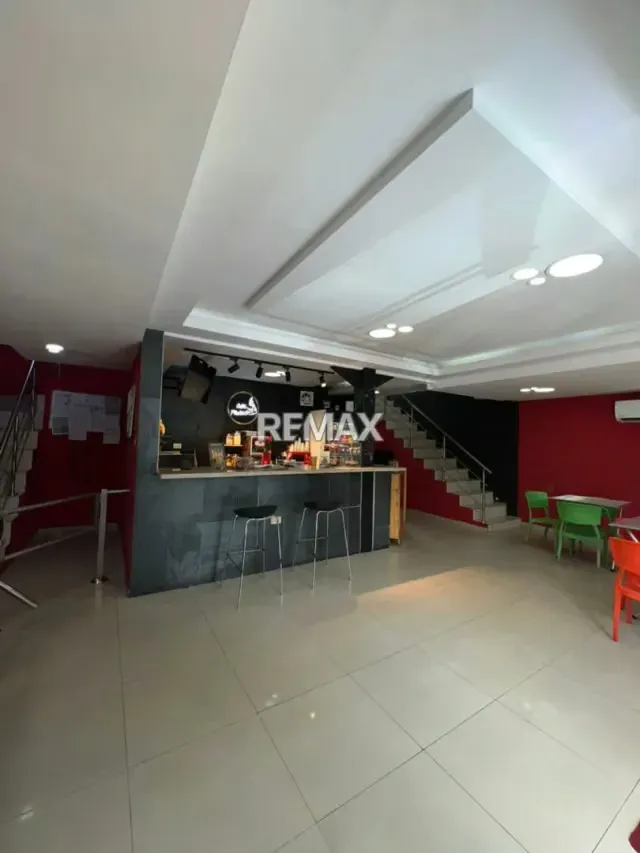 SE VENDE EDIFICIO COMERCIAL CERCA DE LA AVENIDA BOLIVAR - 3