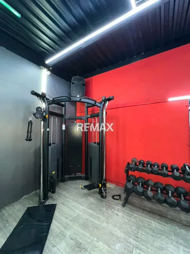 SE VENDE EDIFICIO COMERCIAL CERCA DE LA AVENIDA BOLIVAR - 6