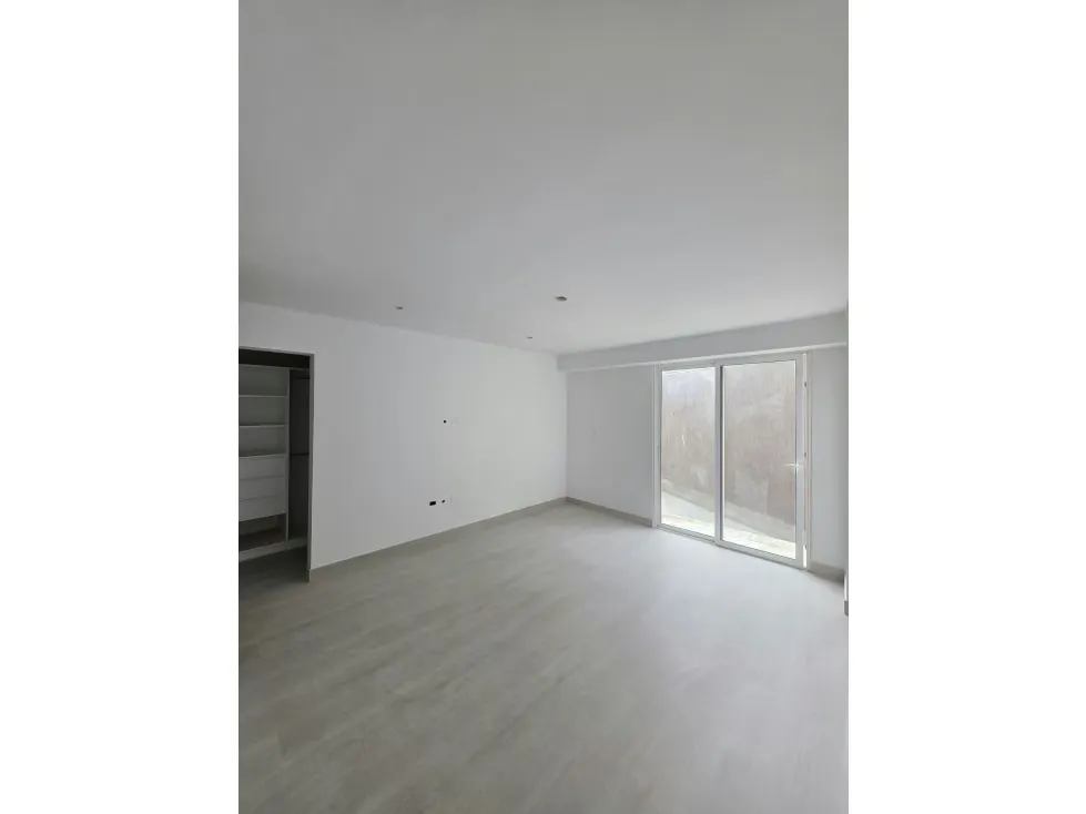 PLANTA BAJA EN VENTA 198 M2 OBRA BLANCA CON TERRAZA - URB CHULAVISTA - 2