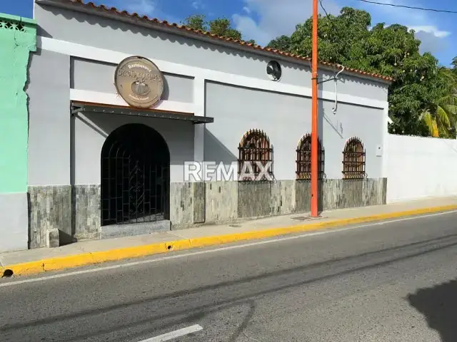 VENDO LOCAL COMERCIAL CON RESTAURANT EN QUIBOR