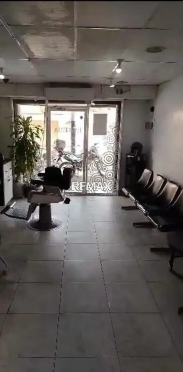 EN ALQUILER LOCAL PARA BARBERÍA, 23 de enero - 3