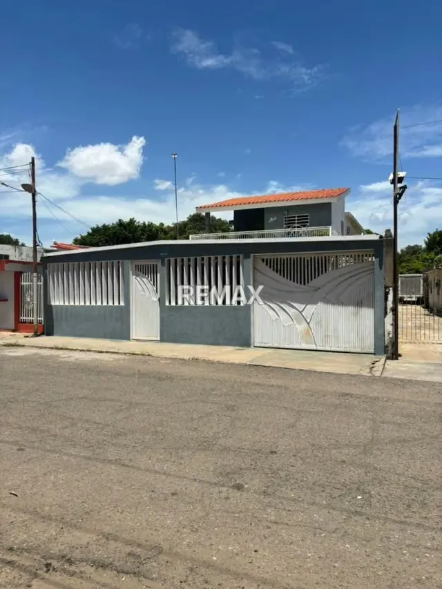 CASA AMOBLADA EN SECTOR AYACUCHO CERCA DE LA LIMPIA