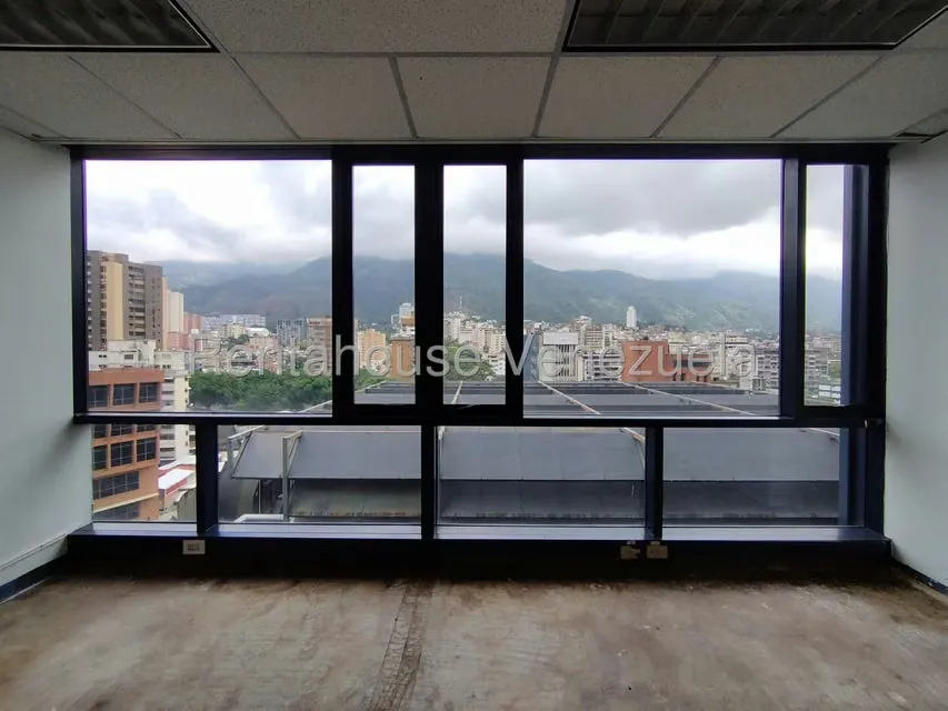Oficina en Alquiler en Plaza Venezuela, Distrito Metropolitano - 12