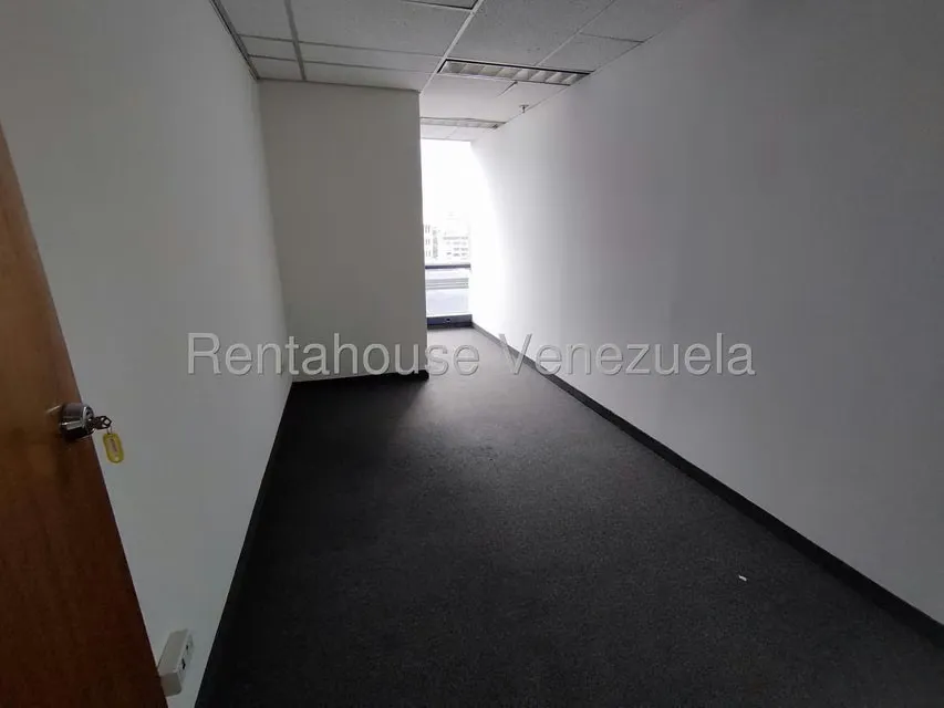 Oficina en Alquiler en Plaza Venezuela, Distrito Metropolitano - 16