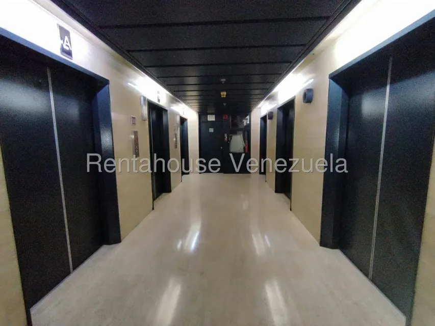 Oficina en Alquiler en Plaza Venezuela, Distrito Metropolitano - 2