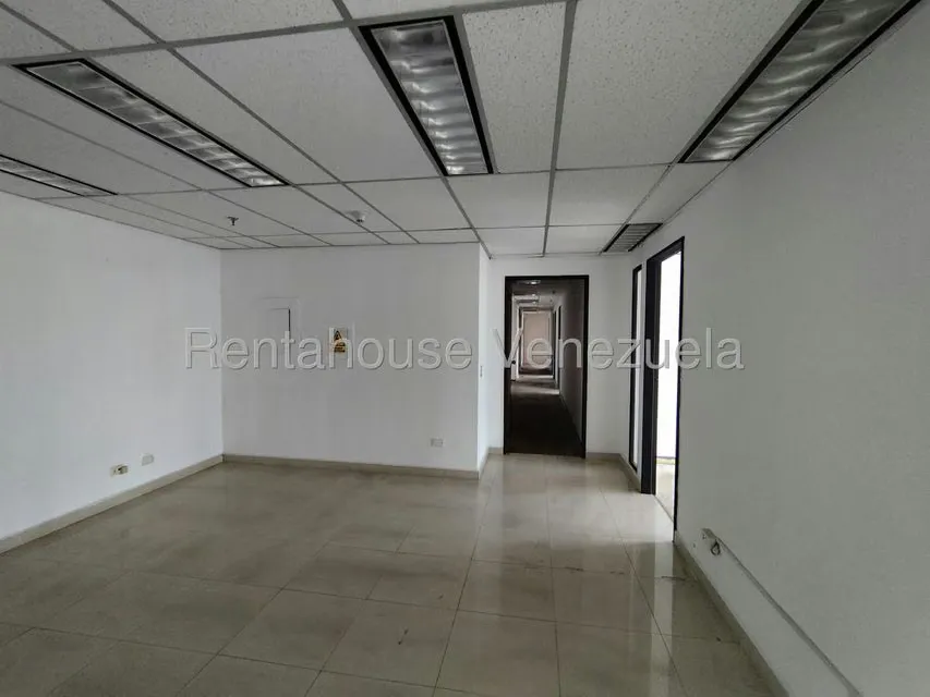 Oficina en Alquiler en Plaza Venezuela, Distrito Metropolitano - 23