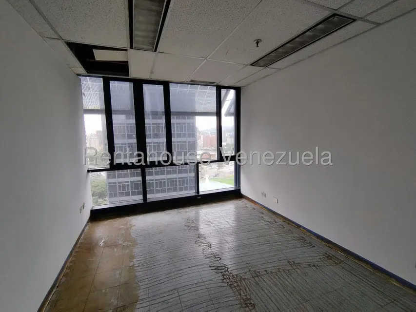 Oficina en Alquiler en Plaza Venezuela, Distrito Metropolitano - 25