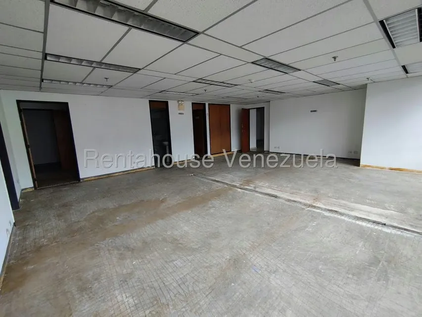 Oficina en Alquiler en Plaza Venezuela, Distrito Metropolitano - 28