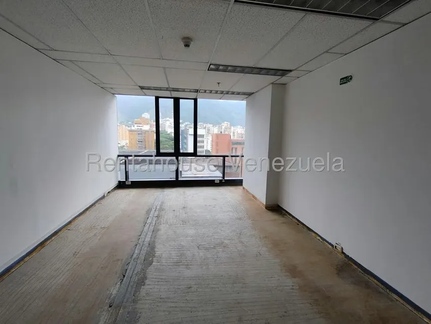 Oficina en Alquiler en Plaza Venezuela, Distrito Metropolitano - 32