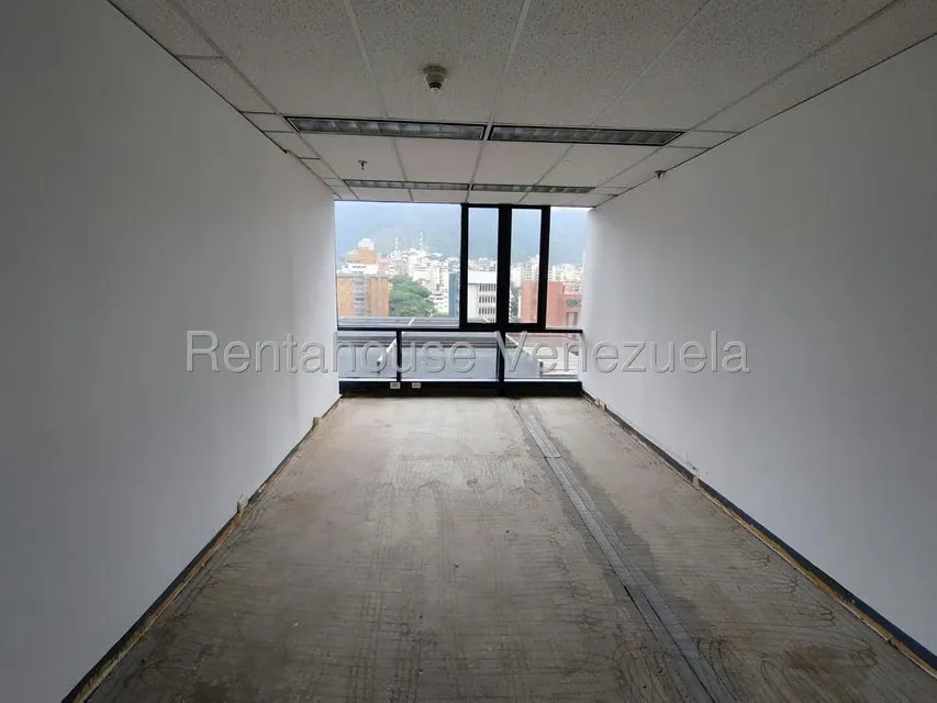 Oficina en Alquiler en Plaza Venezuela, Distrito Metropolitano - 34