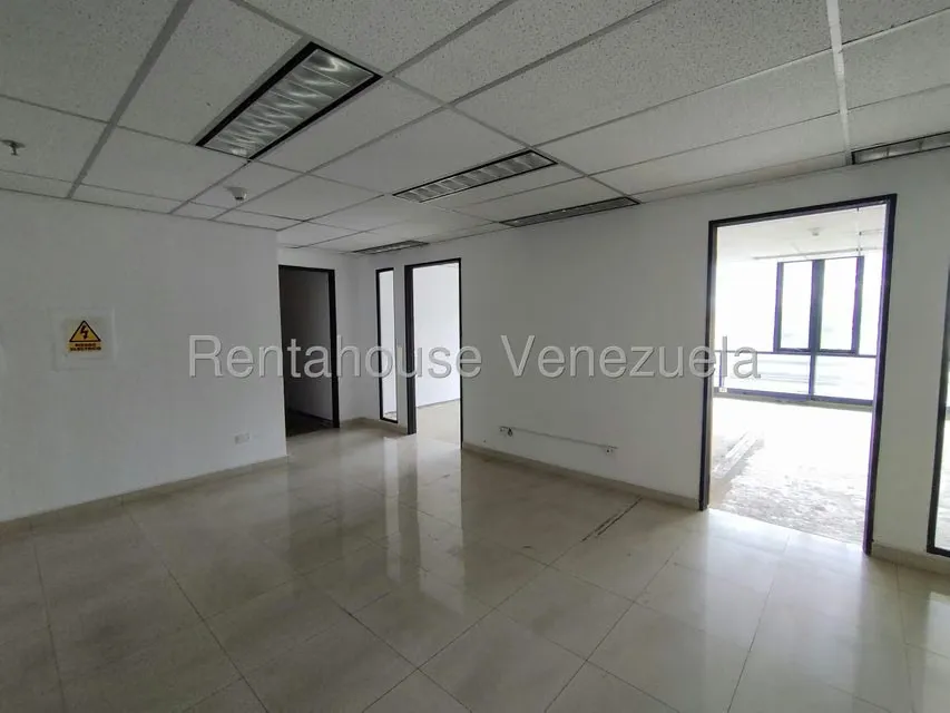 Oficina en Alquiler en Plaza Venezuela, Distrito Metropolitano - 36