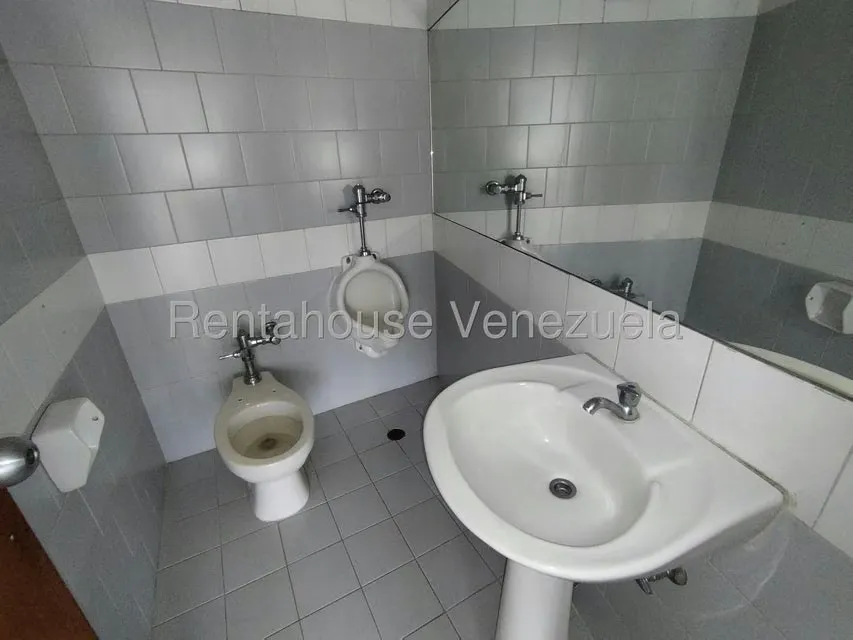 Oficina en Alquiler en Plaza Venezuela, Distrito Metropolitano - 37