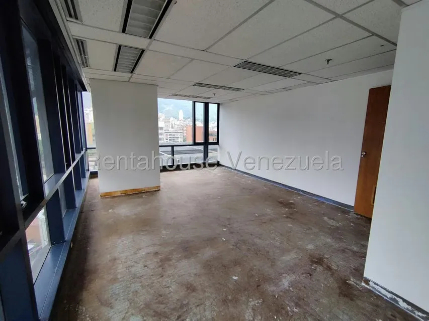 Oficina en Alquiler en Plaza Venezuela, Distrito Metropolitano - 4