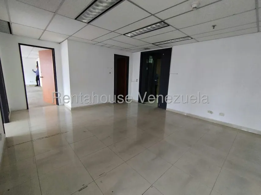Oficina en Alquiler en Plaza Venezuela, Distrito Metropolitano - 6