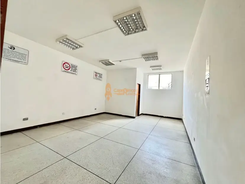 Alquiler de OFICINA o CONSULTORIO en Zona Industrial Valencia.