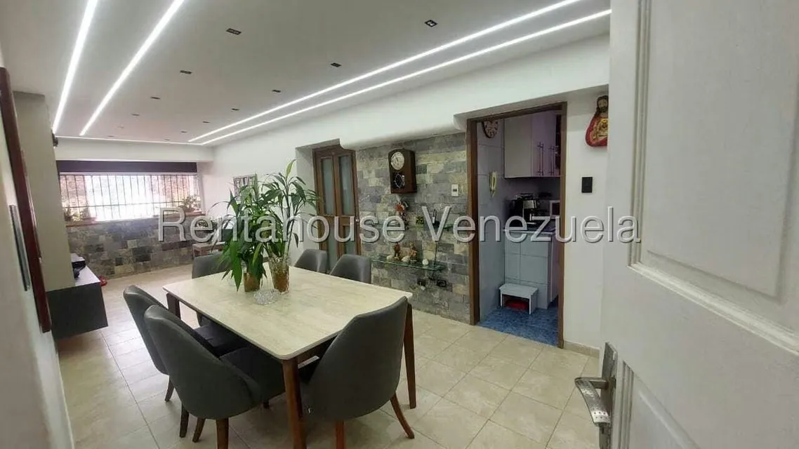 Apartamento (1 Nivel) en Venta en Parroquia San Juan, Distrito Metropolitano - 2