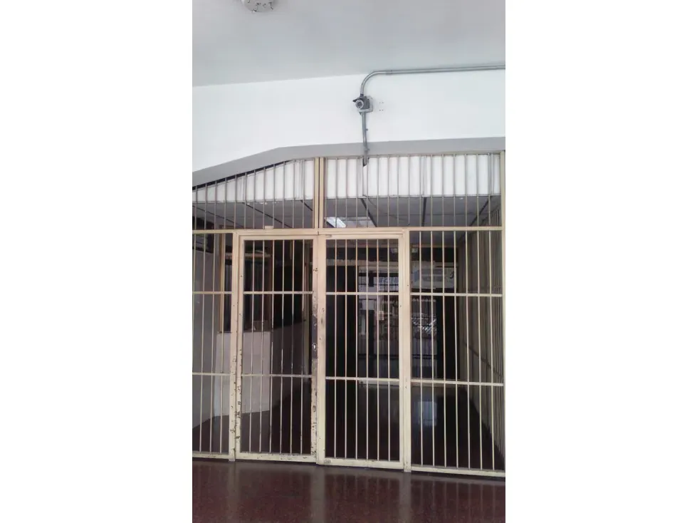 AMPLIO Y MAGNÍFICO LOCAL EN ALQUILER A UNA CUADRA DE LA AV. LECUNA - 2