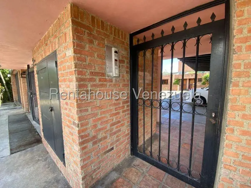 Townhouse (Multiples Niveles) en Alquiler en La Macarena Norte, Miranda - 2