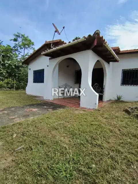 Venta Casa con Terreno en Urb. La Trinidad, Los Potreros. Parroquia Los Cedros