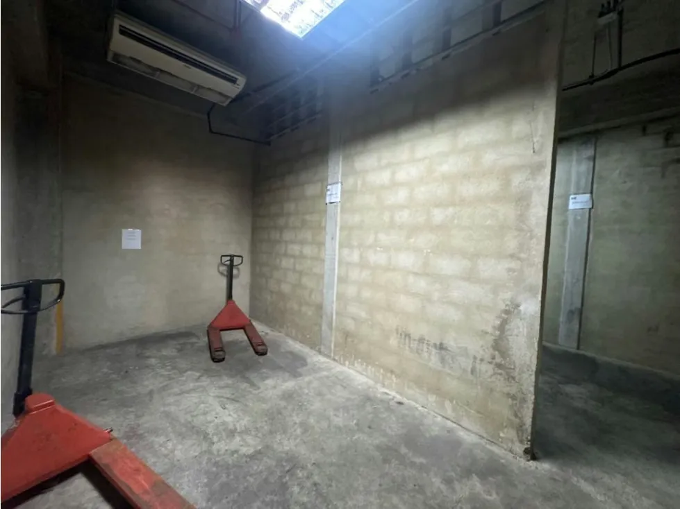 Se vende galpón c/ edificio administrativo 1629m2 Urb. Miranda 0797 - 12