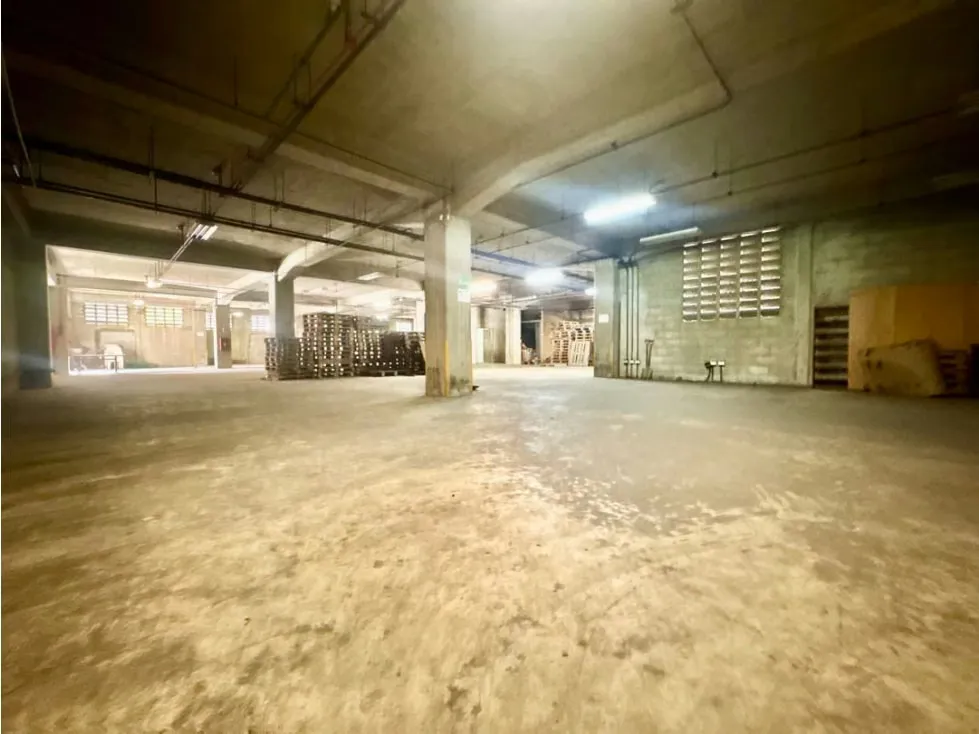 Se vende galpón c/ edificio administrativo 1629m2 Urb. Miranda 0797 - 15
