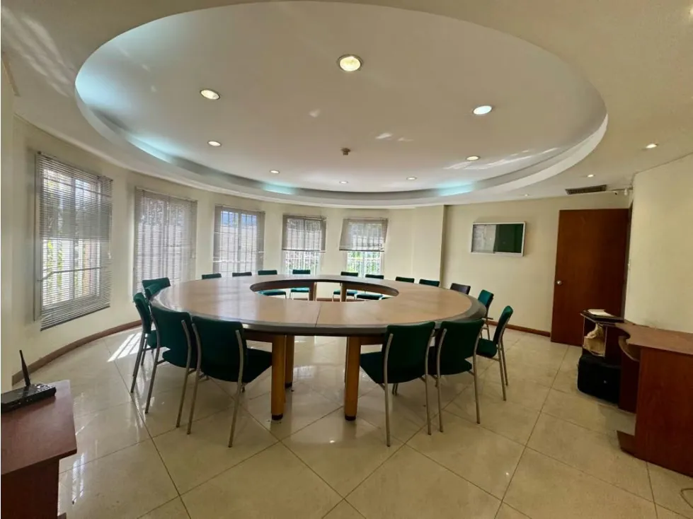 Se vende galpón c/ edificio administrativo 1629m2 Urb. Miranda 0797 - 21